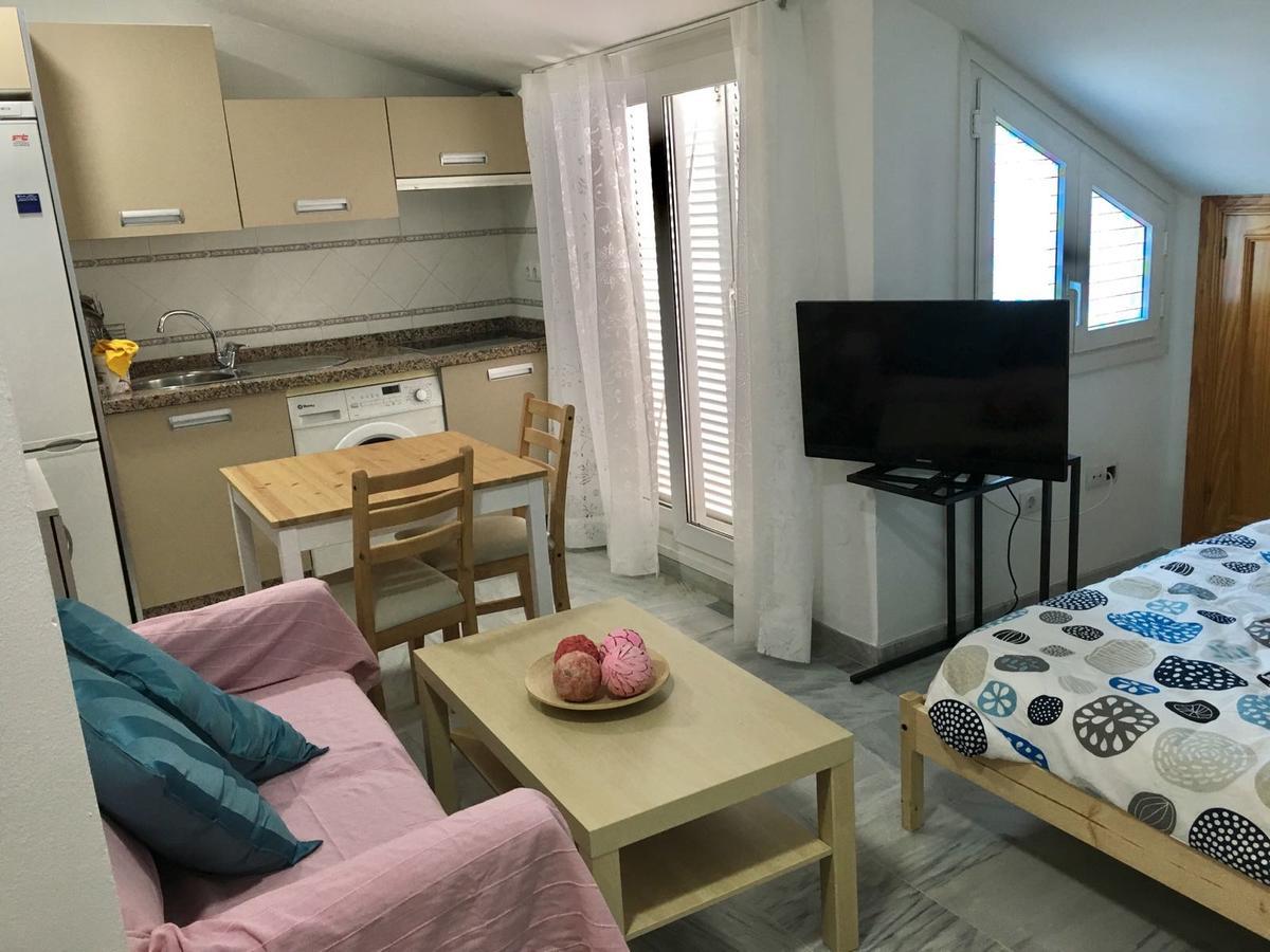 Apartamentos Maribel Малага Экстерьер фото